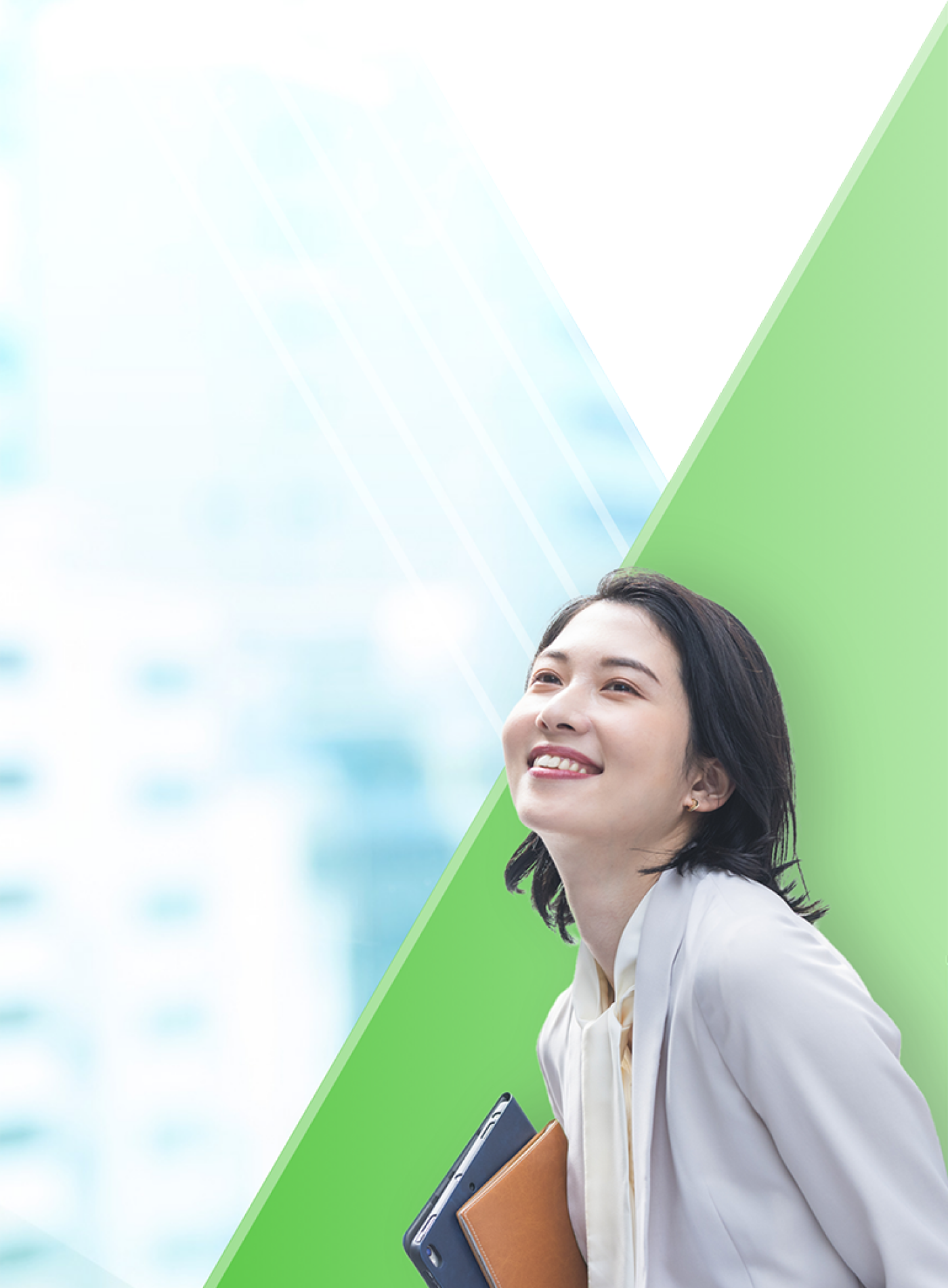 笑顔の女性と緑と青の背景