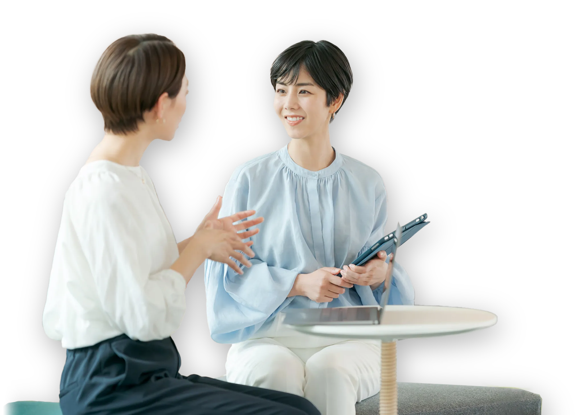 インストラクターと求職者の女性が話している